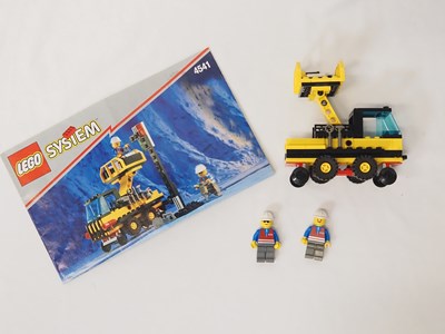 Lot 84 - LEGO - TRAIN - 9v Rail and Road - A pair of...