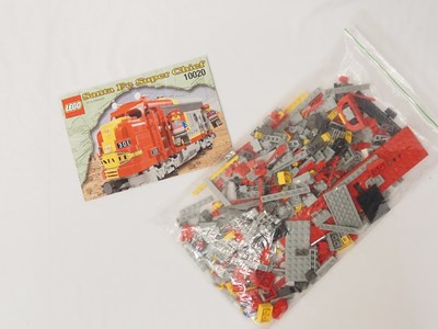 Lot 86 - LEGO - TRAIN #10020 9v Santa Fe Super Chief -...