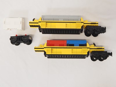 Lot 89 - LEGO - TRAIN #10170 - 9v TTX Intermodal Double...