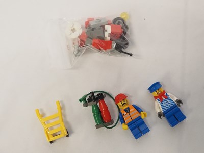Lot 93 - LEGO - TRAIN #10027 9v World City Train Engine...