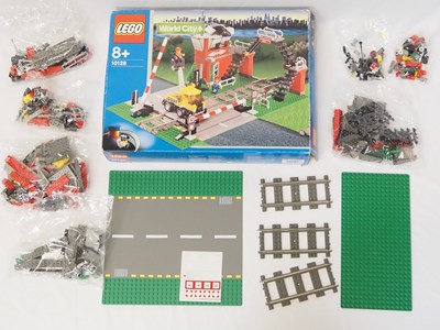 Lot 94 - LEGO - TRAIN #10128 9v World City Train Level...