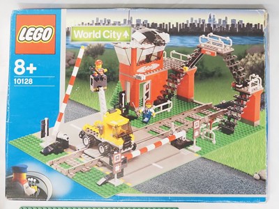 Lot 94 - LEGO - TRAIN #10128 9v World City Train Level...