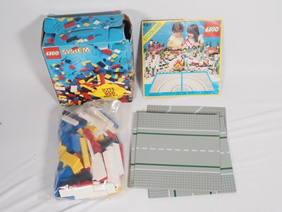 Lot 106 - LEGO - Classic Town #6312 Straight Road Plates...