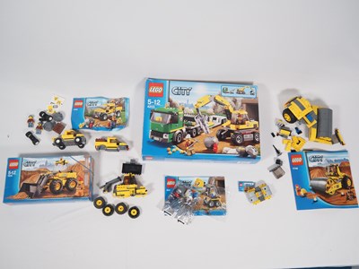 Lot 109 - LEGO - CITY - A group of sets comprising #4200...