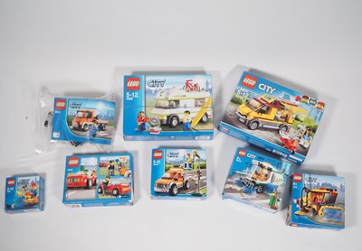 Lot 115 - LEGO CITY - A large quantity of sets...