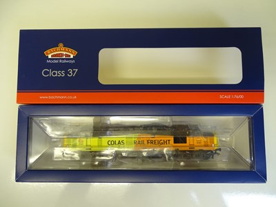 Lot 286 - OO SCALE MODEL RAILWAYS: A BACHMANN 32-389...