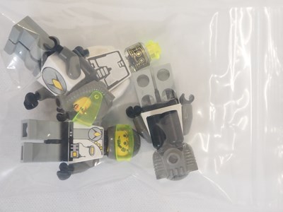 Lot 120 - LEGO - SPACE #6982 Explorien Starship -...