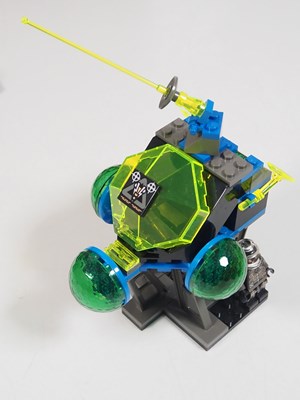 Lot 125 - LEGO - SPACE #6977 Insectoids Arachnoid Star...