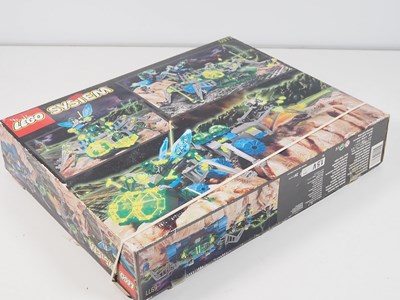 Lot 125 - LEGO - SPACE #6977 Insectoids Arachnoid Star...