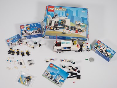 Lot 149 - LEGO - CLASSIC TOWN POLICE - A selection of...