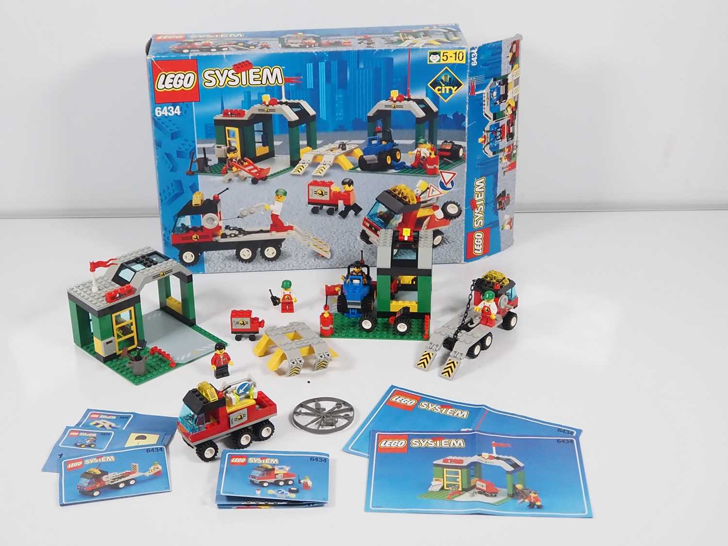 Lot 158 - LEGO - TOWN JR #6434 Traffic Roadside Repair