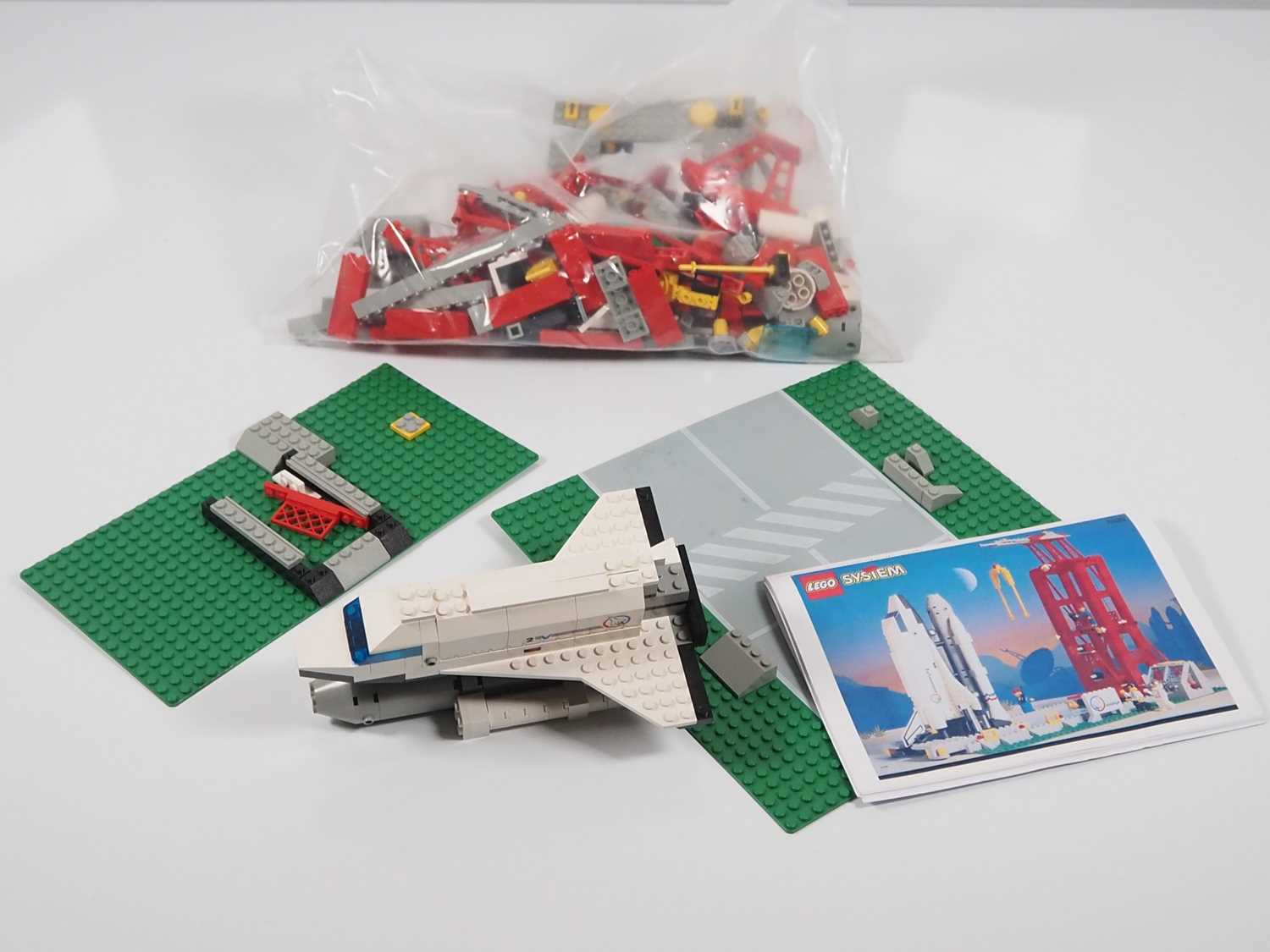 Lot 160 - LEGO - CLASSIC TOWN #6339 Launch Command -...
