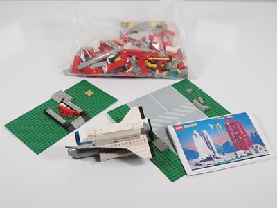 Lot 160 - LEGO - CLASSIC TOWN #6339 Launch Command -...