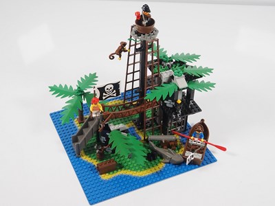 Lot 172 - LEGO - PIRATES #6270 Forbidden Island -...
