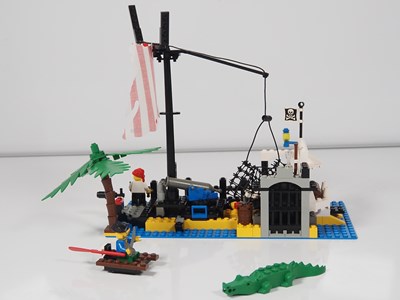 Lot 176 - LEGO - PIRATES #6296 Shipwreck Island -...