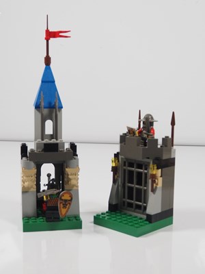Lot 182 - LEGO - CASTLE #6094 Knights Kingdom 1 -...