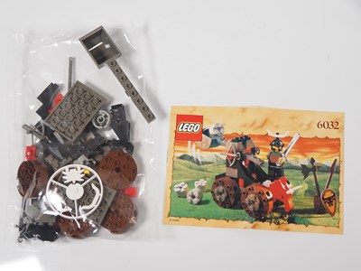 Lot 183 - LEGO - CASTLE #6095 Knights Kingdom 1 - Royal...
