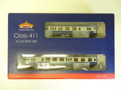Lot 292 - OO SCALE MODEL RAILWAYS: A BACHMANN 31-427A...
