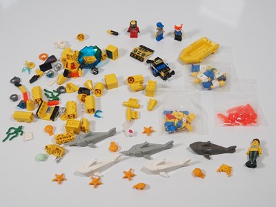 Lot 193 - LEGO - A selection of DIVERS or AQUAZONE parts,...