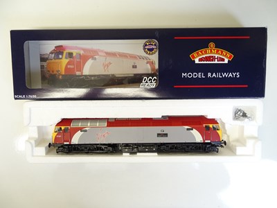 Lot 293 - OO SCALE MODEL RAILWAYS: A BACHMANN 32-751...