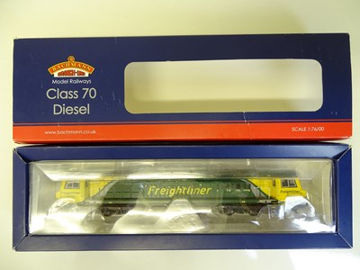 Lot 294 - OO SCALE MODEL RAILWAYS: A BACHMANN 31-586...