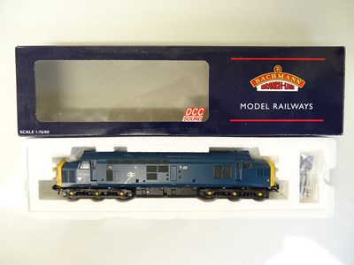 Lot 304 - OO SCALE MODEL RAILWAYS: A BACHMANN 32-776DS...