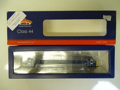 Lot 307 - OO SCALE MODEL RAILWAYS: A BACHMANN 32-652...