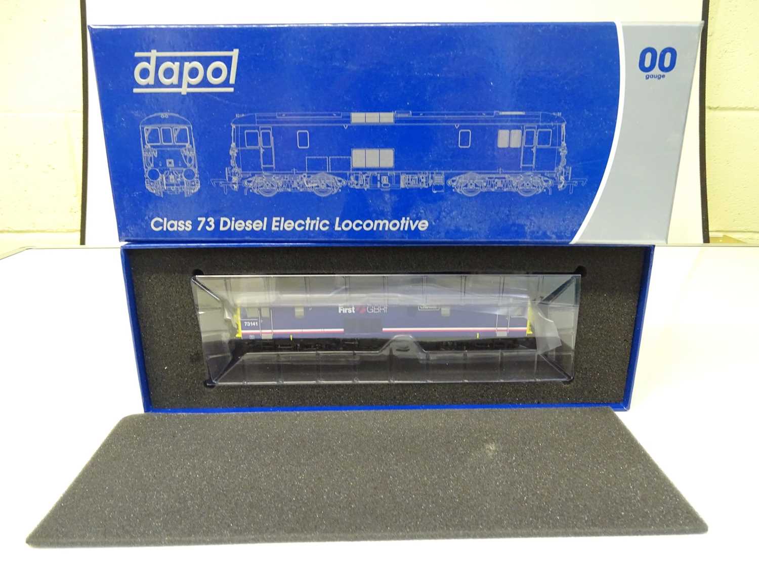 Lot 313 - OO SCALE MODEL RAILWAYS: A DAPOL Class 73...