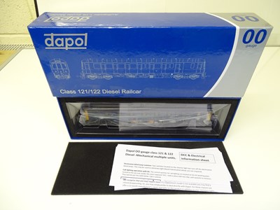 Lot 317 - OO SCALE MODEL RAILWAYS: A DAPOL Class 122...