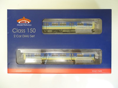 Lot 323 - OO SCALE MODEL RAILWAYS: A BACHMANN 32-928...
