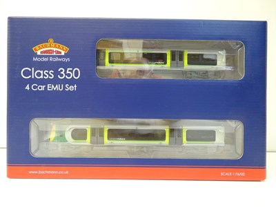 Lot 324 - OO SCALE MODEL RAILWAYS: A BACHMANN 31-031...