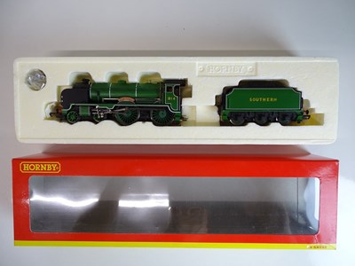 Lot 349 - OO SCALE MODEL RAILWAYS: A HORNBY R2144...