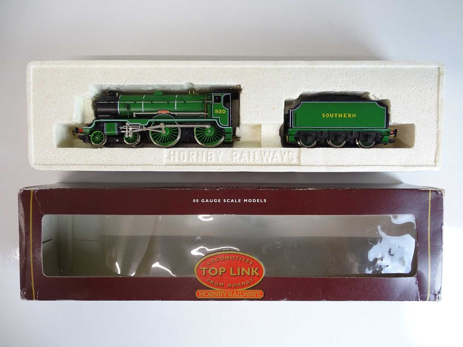 Lot 358 - OO SCALE MODEL RAILWAYS: A HORNBY R2018...