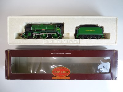 Lot 358 - OO SCALE MODEL RAILWAYS: A HORNBY R2018...