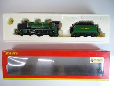 Lot 360 - OO SCALE MODEL RAILWAYS: A HORNBY R2124...