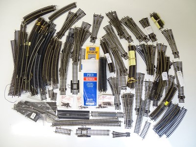 Lot 365 - OO SCALE MODEL RAILWAYS: A large quantity of...