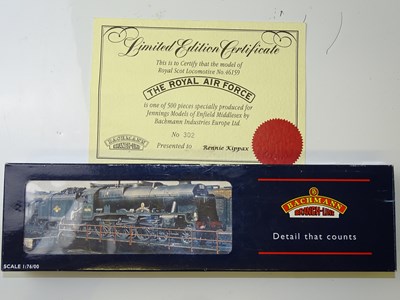 Lot 370 - OO SCALE MODEL RAILWAYS: A BACHMANN 31-230...