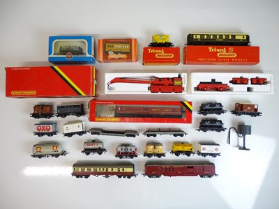 Lot 374 - OO SCALE MODEL RAILWAYS: A quantity of wagons...