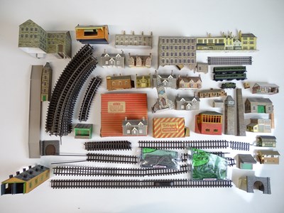 Lot 378 - OO SCALE MODEL RAILWAYS: A quantity of...