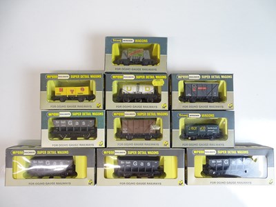 Lot 387 - OO SCALE MODEL RAILWAYS: A mixed group of...