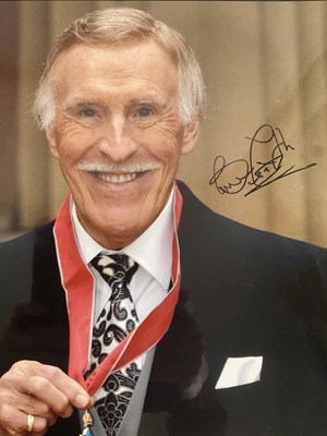 Lot 383 - A collection of mixed celebrity autographs to...