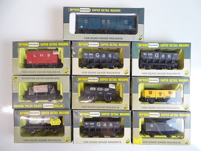 Lot 388 - OO SCALE MODEL RAILWAYS: A mixed group of...