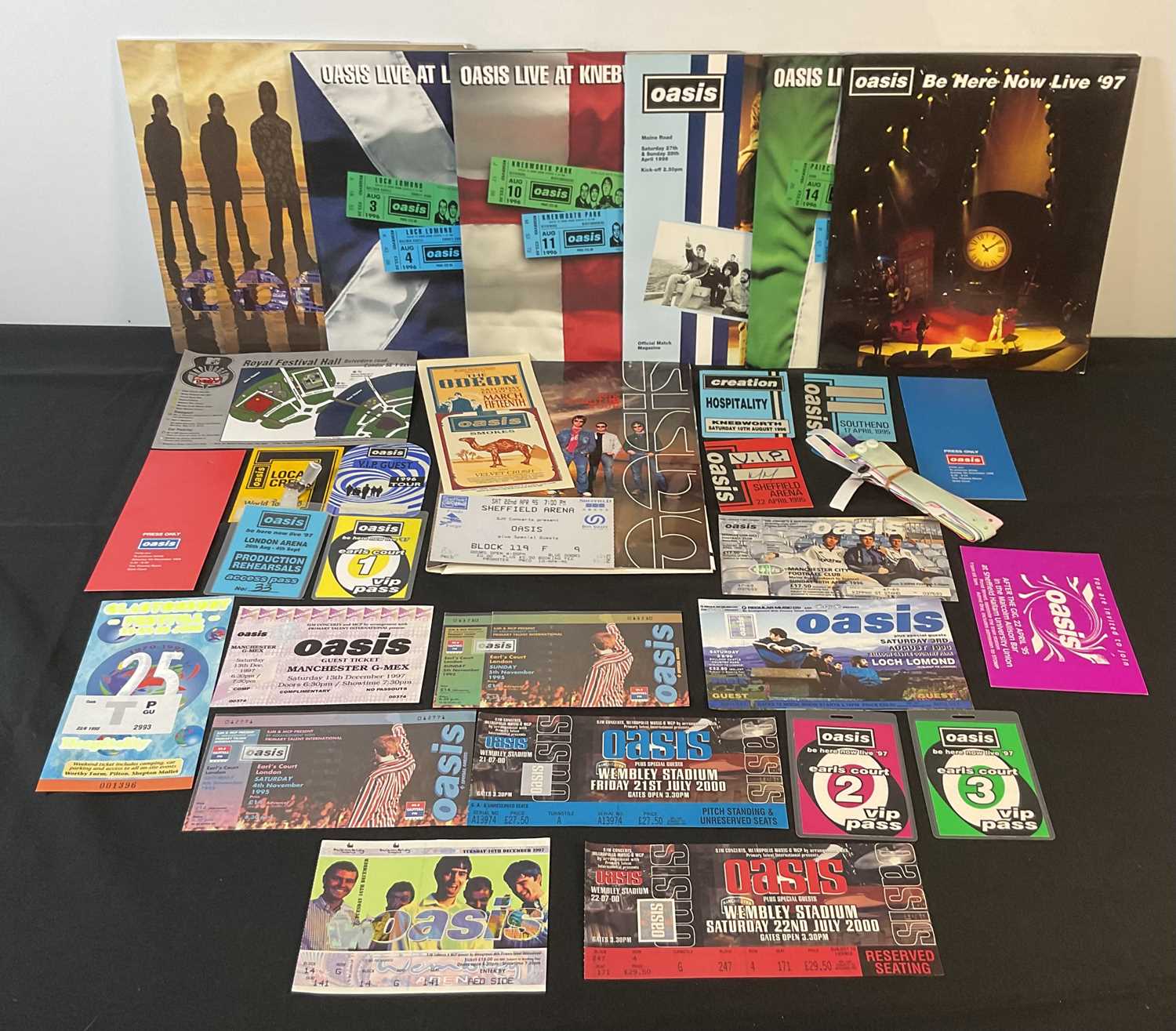 Lot 166 - A collection of unused OASIS gig and festival...