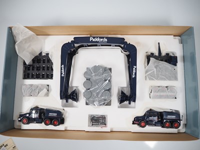 Lot 19 - A CORGI 1:50 scale 18005 Heavy Haulage set in...
