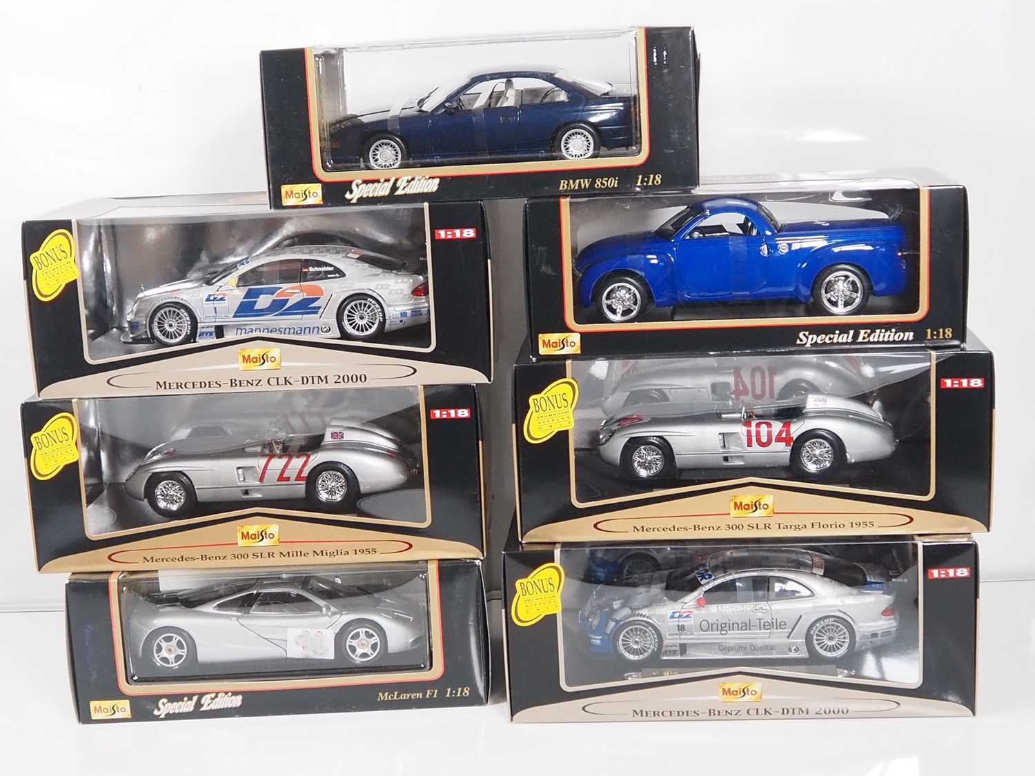 Lot 28 - A mixed group of MAISTO 1:18 scale diecast...