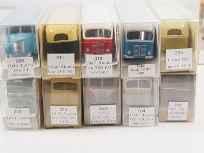 Lot 81 - A group of 1:87 scale model buses in plastic...