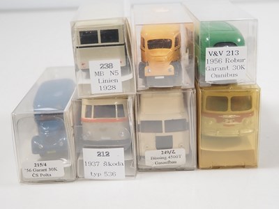 Lot 81 - A group of 1:87 scale model buses in plastic...