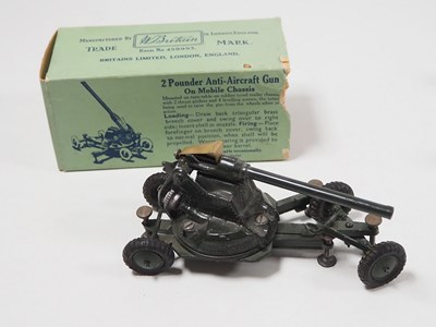 Lot 120 - A mixed group of diecast military soldiers,...