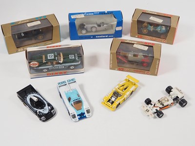 Lot 135 - A mixed group of boxed and unboxed diecast...