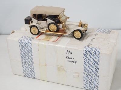 Lot 142 - A group of 1:24 scale FRANKLIN MINT diecast...